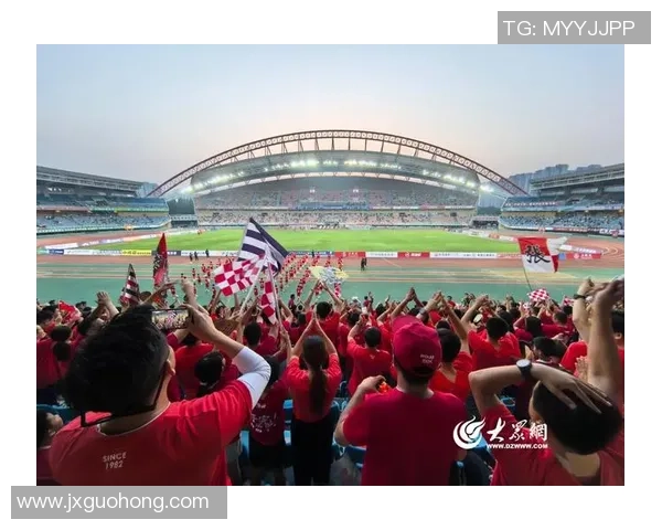 足球明星齐聚一堂身着西装展现风采的精彩瞬间回顾