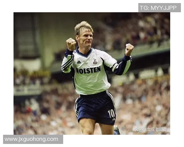 11号前锋足球明星的辉煌历程与传奇瞬间揭秘 11号前锋足球明星的辉煌历程与传奇瞬间揭秘